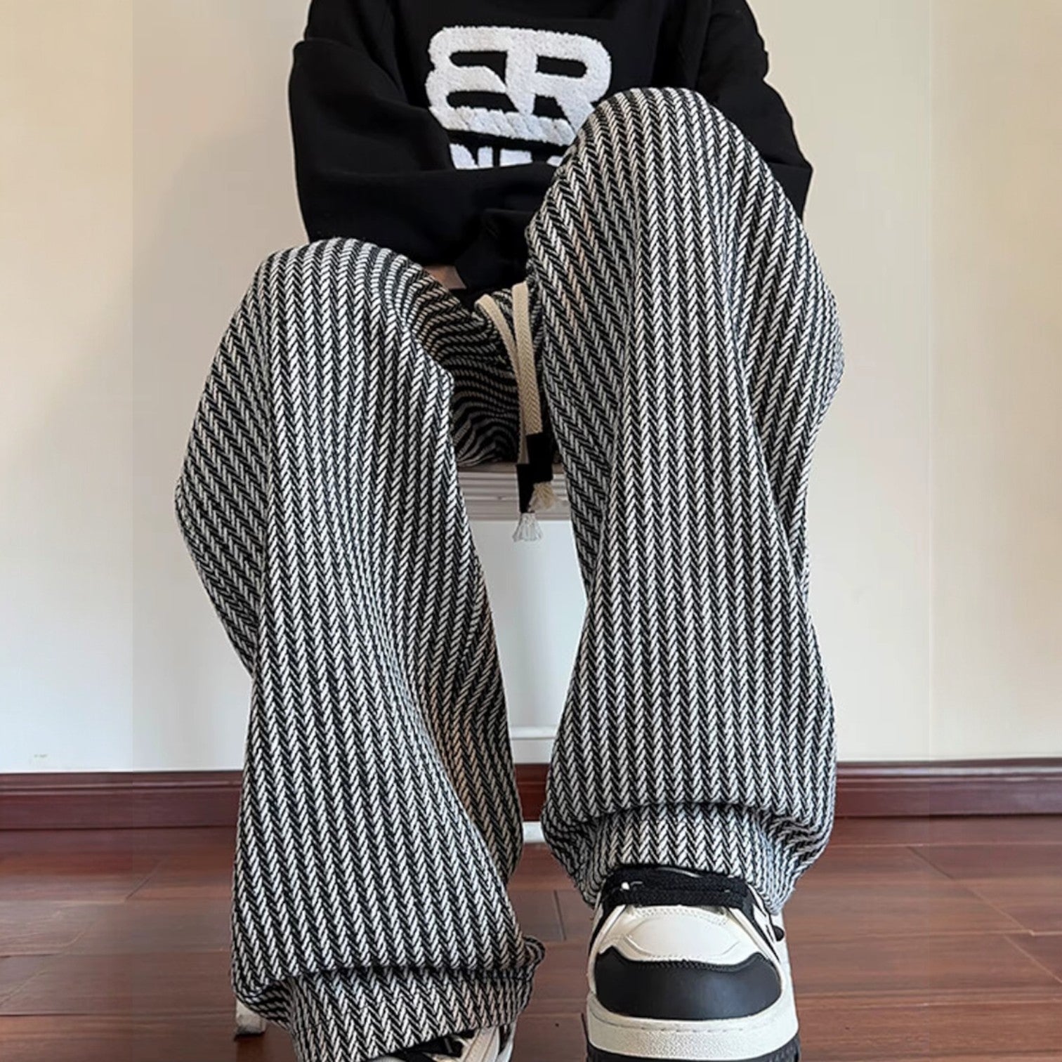 Elio | Textured Wide-Leg Pants